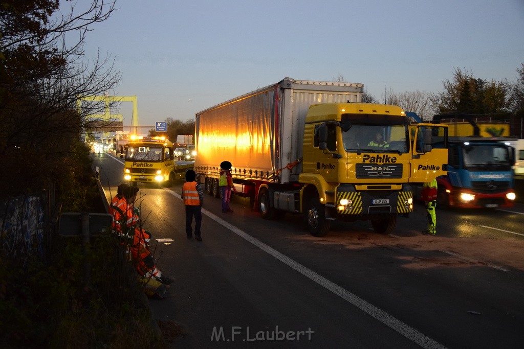 VU LKW A 4 Rich Aachen hinter Rodenkirchener Bruecke P57.JPG - Miklos Laubert